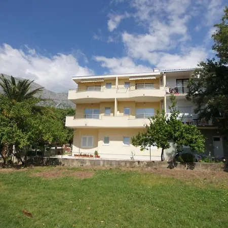 202-6 For 4 Pers In Appartamento Tučepi